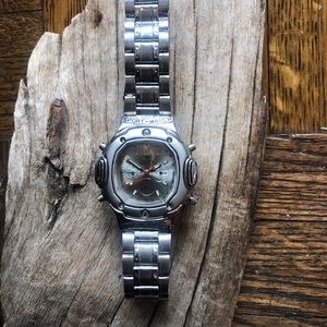 LAREX SPORTS MENS WATCH, silvertone no scratches